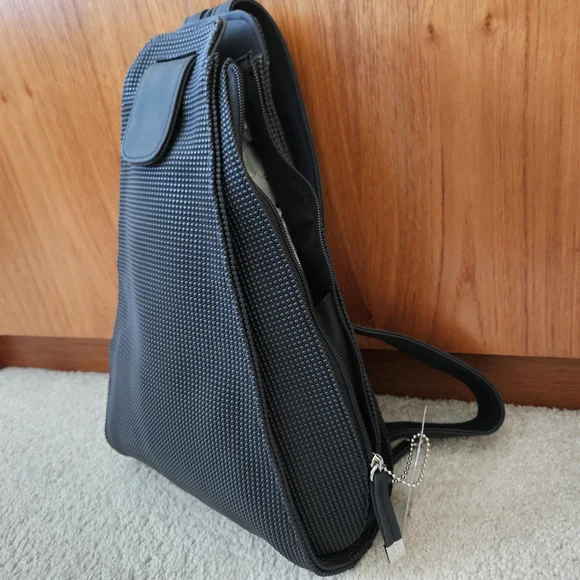 Urban Oxide Convertible Backpack - Picture 15 of 16